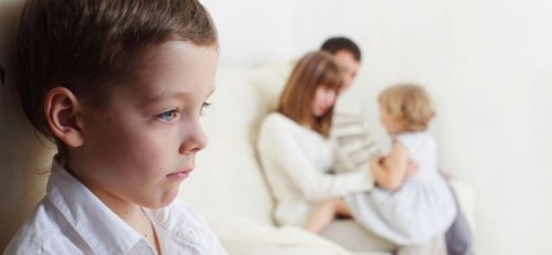 erkek çocuk ve ailesi