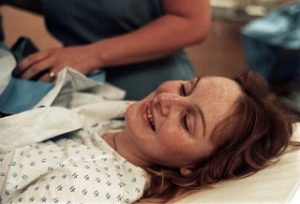 doğum öncesi gülümseyen anne