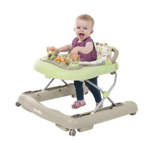 sandalyesinde bebek