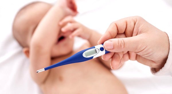ateşi olan bebek ve derece