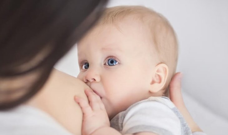 Sihirli Bir An: Emzirirken bebeğinizle Göz Teması Kurmak