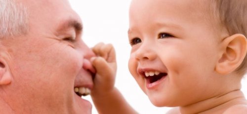 torun dede oyun oynuyor