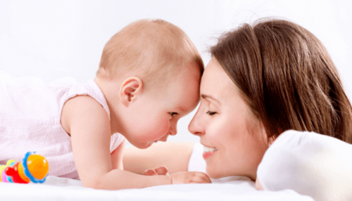 anne ve bebek kafa kafaya