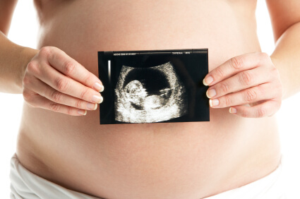 hamile kadın göbeği ve ultrason