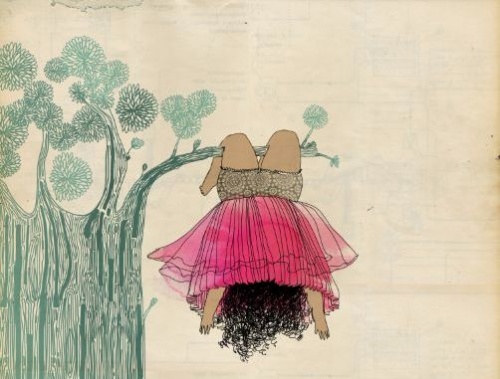 ağaçtan sarkan çocuk