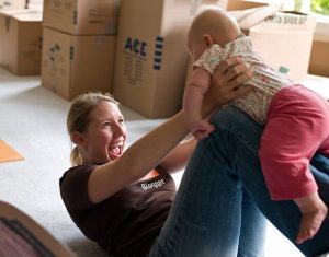 Bebeğinizin Öğrenme Güdüsünü Harekete Geçirmek için Onunla Oyun Oynayın