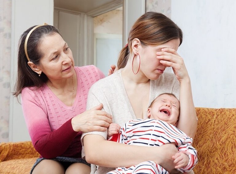 doğum sonrası depresyonda kadın