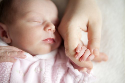 Bebeklere dokunmadan önce el yıkamak neden önemlidir?