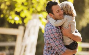 Evden ayrılmadan önce bebeğinizle vedalaşmak