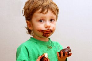 çikolata yemiş çocuk