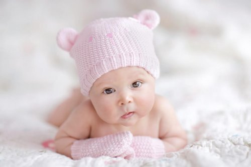 Yenidoğan İçin Hazırlıklar: Hangi Bebek Kıyafetleri Alınmalıdır?