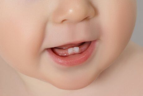 Bebeğinizin ilk dişleri: bilmeniz gereken her şey