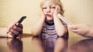 Cep Telefonu Bağımlılığınız Çocuğunuza Zarar Veriyor