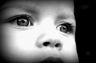 siyah beyaz bebek gözleri