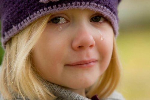 ağlayan kız çocuk