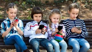 12 Yaş Altındaki Çocuklara Akıllı Telefonları Yasaklamak İçin 8 Neden