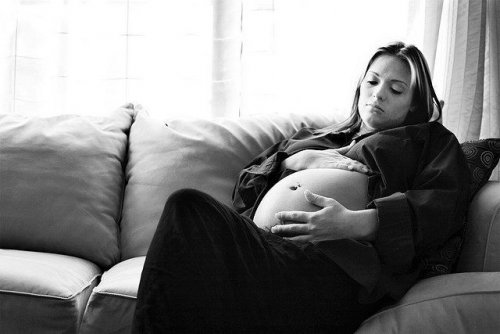Yüksek Riskli Bir Hamilelik Yaşarken Hissetmenizin Çok Normal Olduğu 5 Duygu