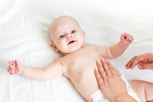 Bebeklerde Kabızlığı Hafifletmeye Yardımcı Olacak 5 Masaj