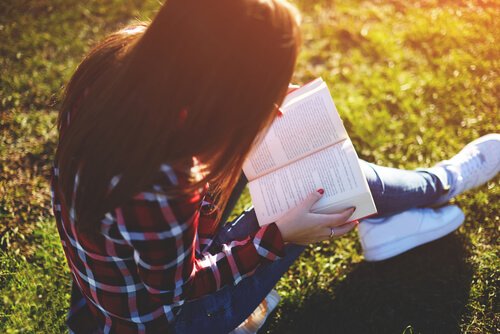Okumanın Güzelliği: Gençler İçin En Güzel 8 Kitap