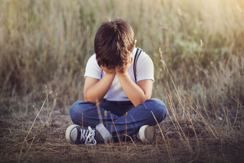 Çocuklarda duygusal yoksunluğun 4 belirtisi