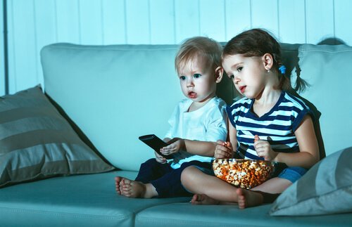 Çocuklar Neden Aynı Filmleri Tekrar Tekrar İzler?