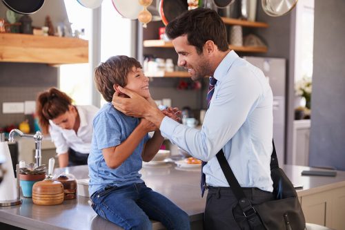 Ebeveynler neden evden çıkmadan önce görüşürüz demelidir?