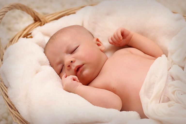 Bebeklerin Çok Uyuması Normal Mi?