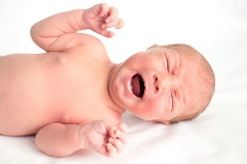 Yeni doğan bebeklerde karın ağrısı, ne yapmalı?