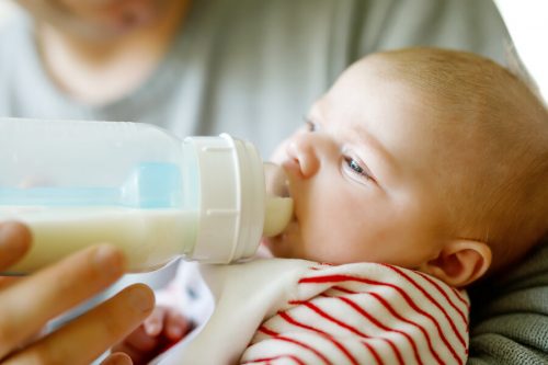 Bebeğin yaşına göre tavsiye edilen süt miktarı