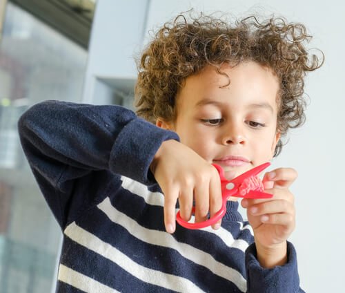 Çocuklara Makas Kullanmayı Öğretmek