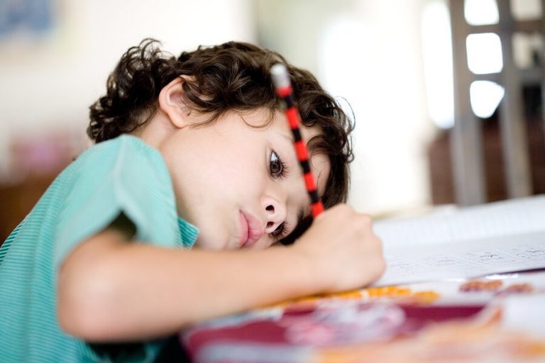 Çocuğunuza Ödevlerini Yapmasını Öğretmeniz İçin 6 İpucu