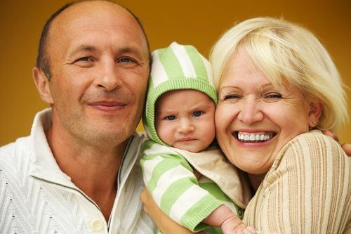 yeni doğmuş bebeği ziyaret