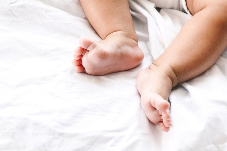 Yeni doğan Bebeklerde Topuktan Kan Alma Testi Nedir?