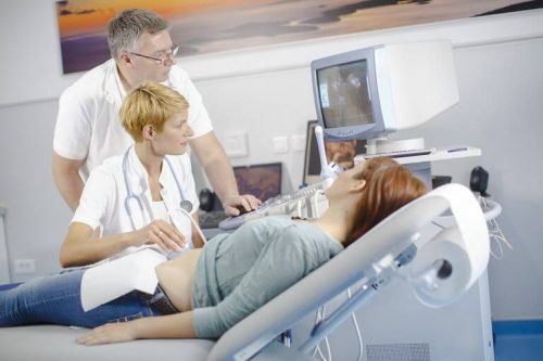doktor ultrason kullanırken