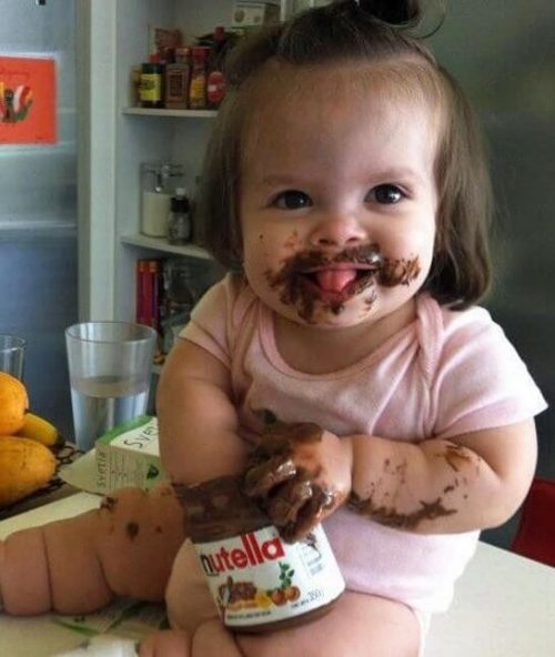 nutella yiyen çocuk