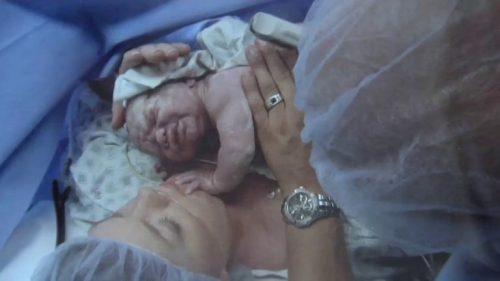 yeni doğan bebek
