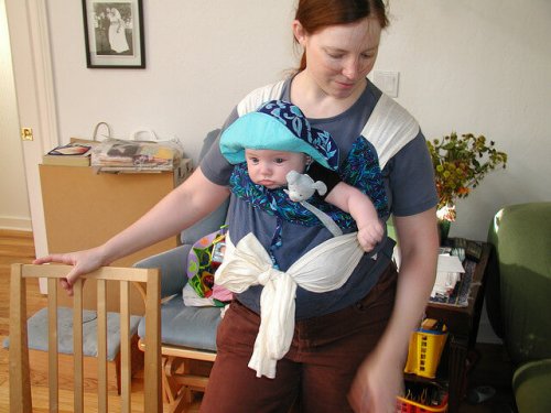 Bebek taşıyıcısı ve anne