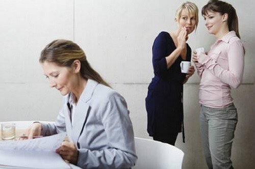 Diğer anne ve babaları yargılamak