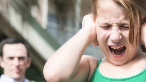 otizmli çocuk ve babası