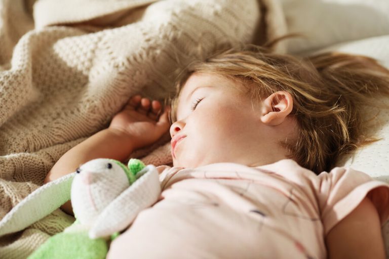 Çocuğu Kendi Yatağında Uyutmak İçin 3 Yöntem