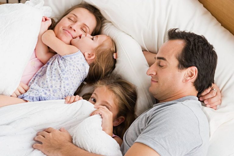 yatakta aile