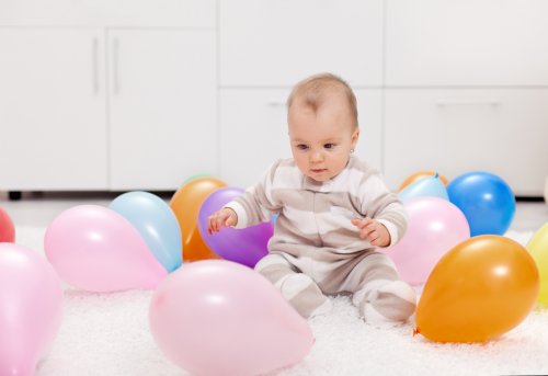 Siz ve Bebeğiniz için Renkli Balonlarla 7 Aktivite