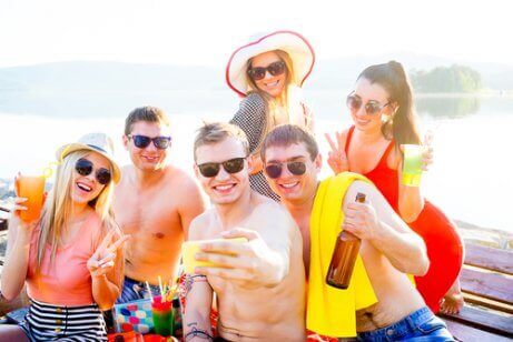 arkadaşlarla tatile çıkmak