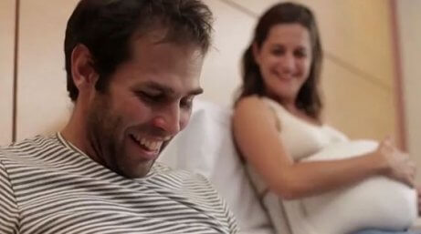 hamile kadın ve gülen eşi