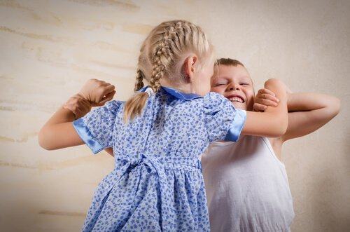 Kardeş Kıskançlığı ve Kaçınmak için 5 Tüyo