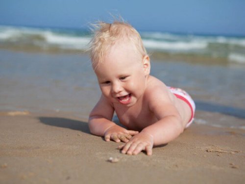sahildeki bebek
