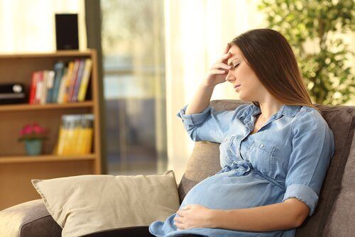 Gebelikte Psikolojik Değişiklikler hamile kadın üzgün hissediyor