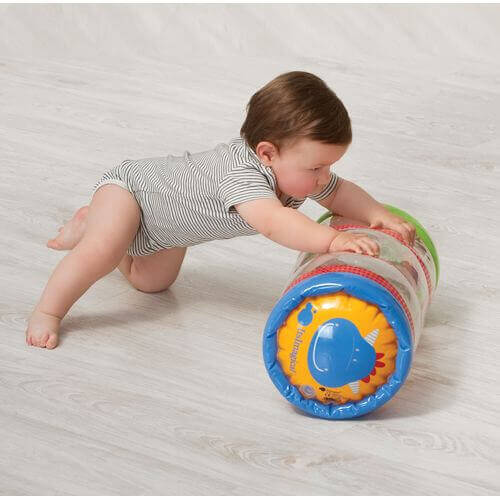 yuvarlanan bebek