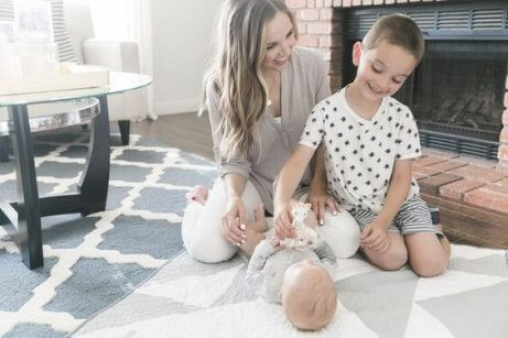 anne bebek ve kardeş