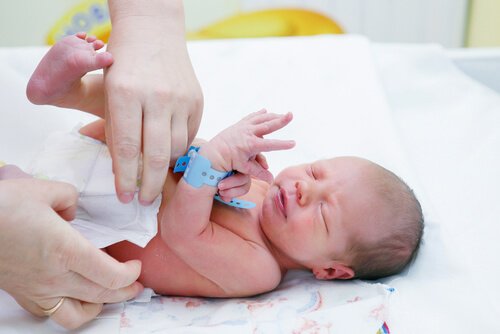 Neonatal Yoksunluk Sendromu: Nedenler, Belirtileri ve Önlemler